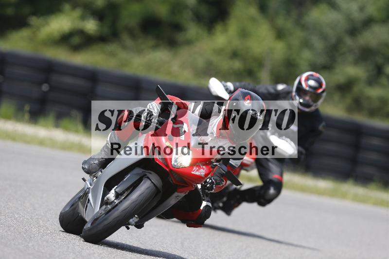 /27 12.06.2025 Ducati Schweiz Trackday Warmup  ADR/blau-bleu/team
